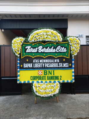 Papan Bunga Duka di Kebon Pisang