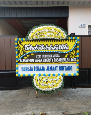 Papan Bunga Duka di Kebon Pisang