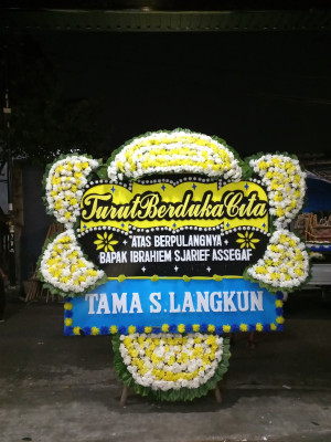 Papan Bunga Duka di Kebon Pisang