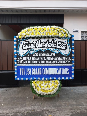 Papan Bunga Duka di Kebon Pisang